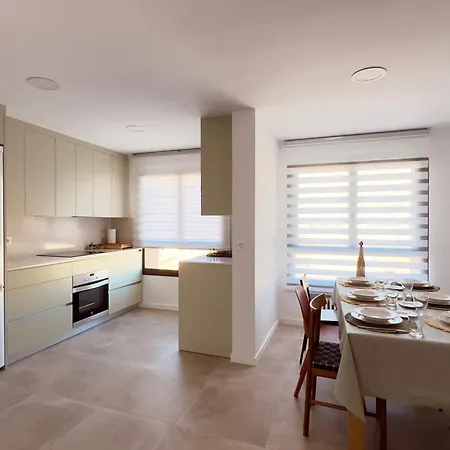 Housing Leon Padre Isla Con Garaje Apartment Exterior photo